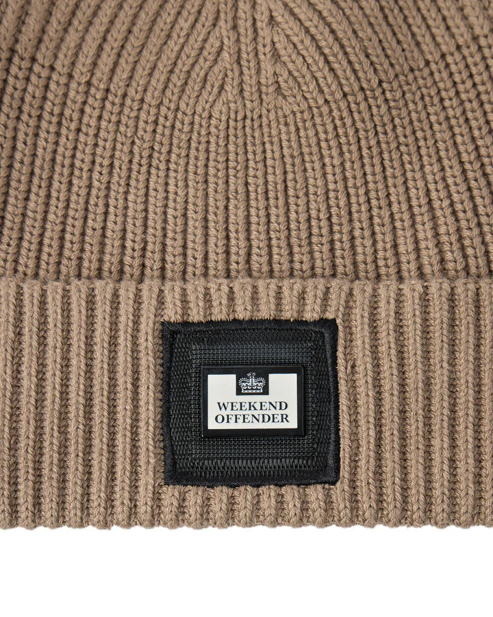 WEEKEND OFFENDER Lehto Badge Beanie - Mocha Brown